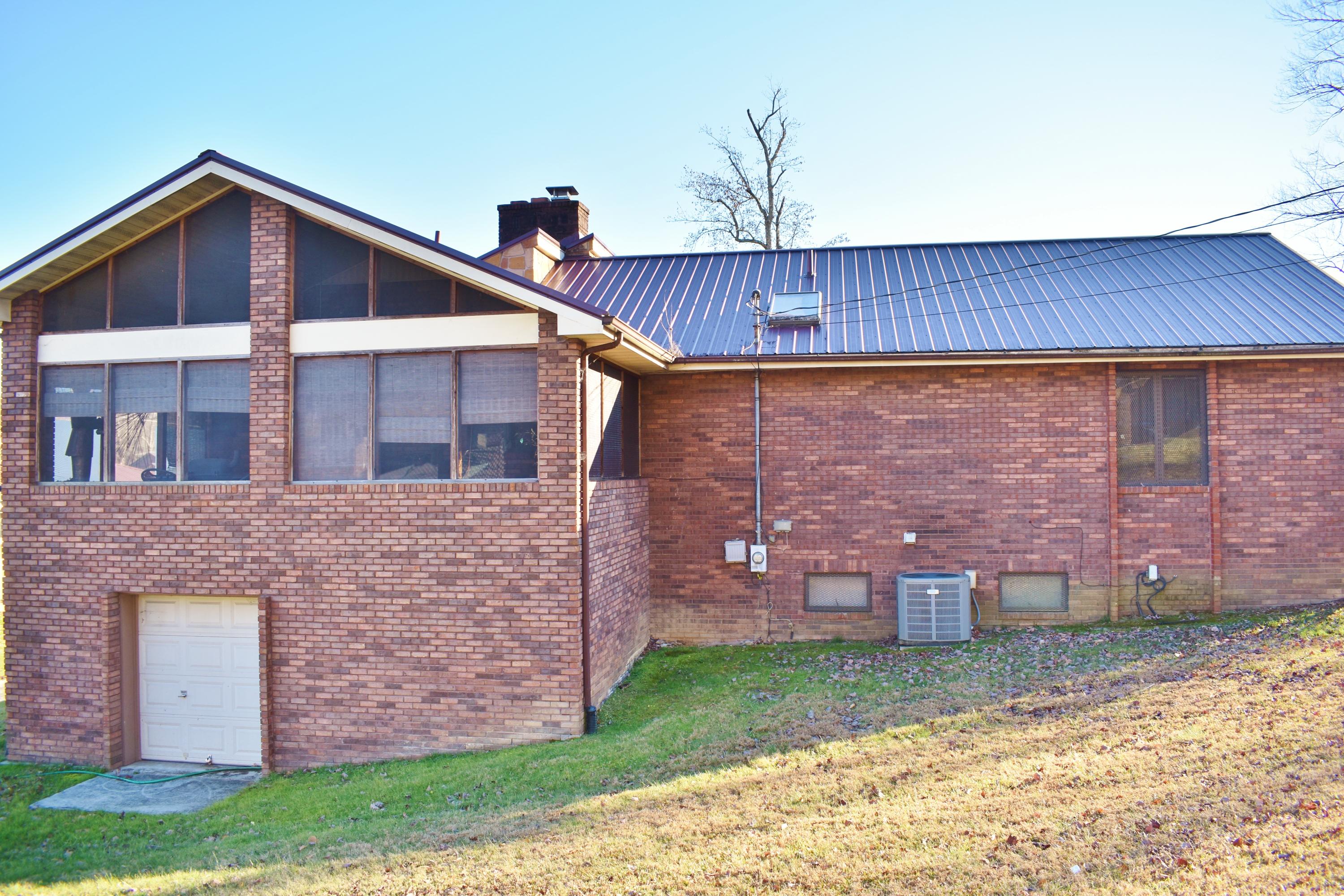 503 Wildwood Road Middlesboro, KY 40965 - Photo 7 of 33 DSC_0006