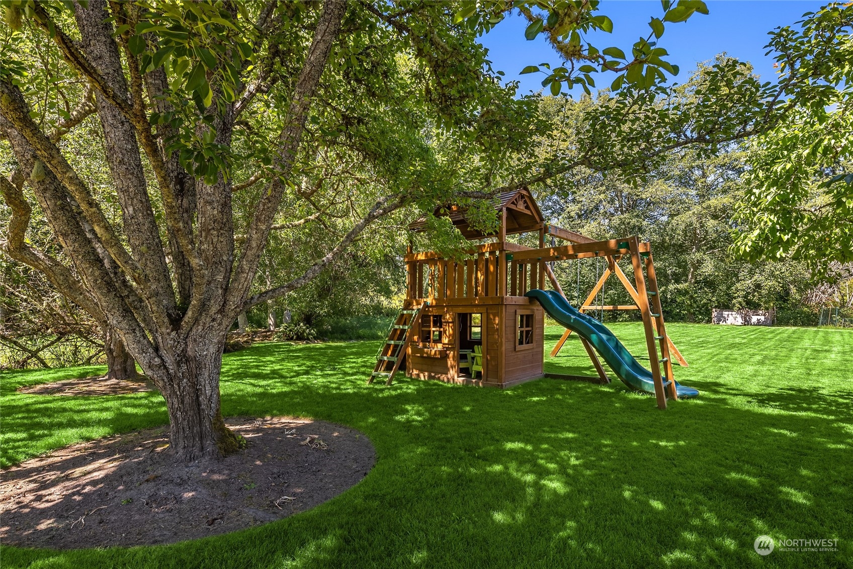 9936 Northeast Winther Road Bainbridge Island, WA 98110 - Photo 34 of 40 Gallery Image 34