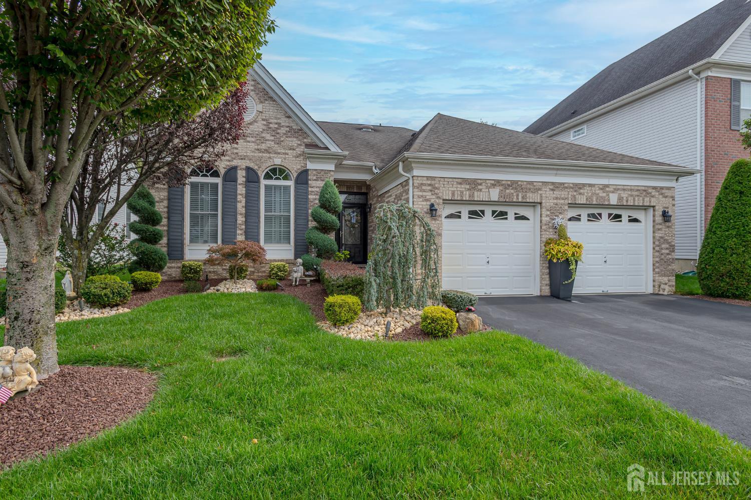 a view of a house with backyard