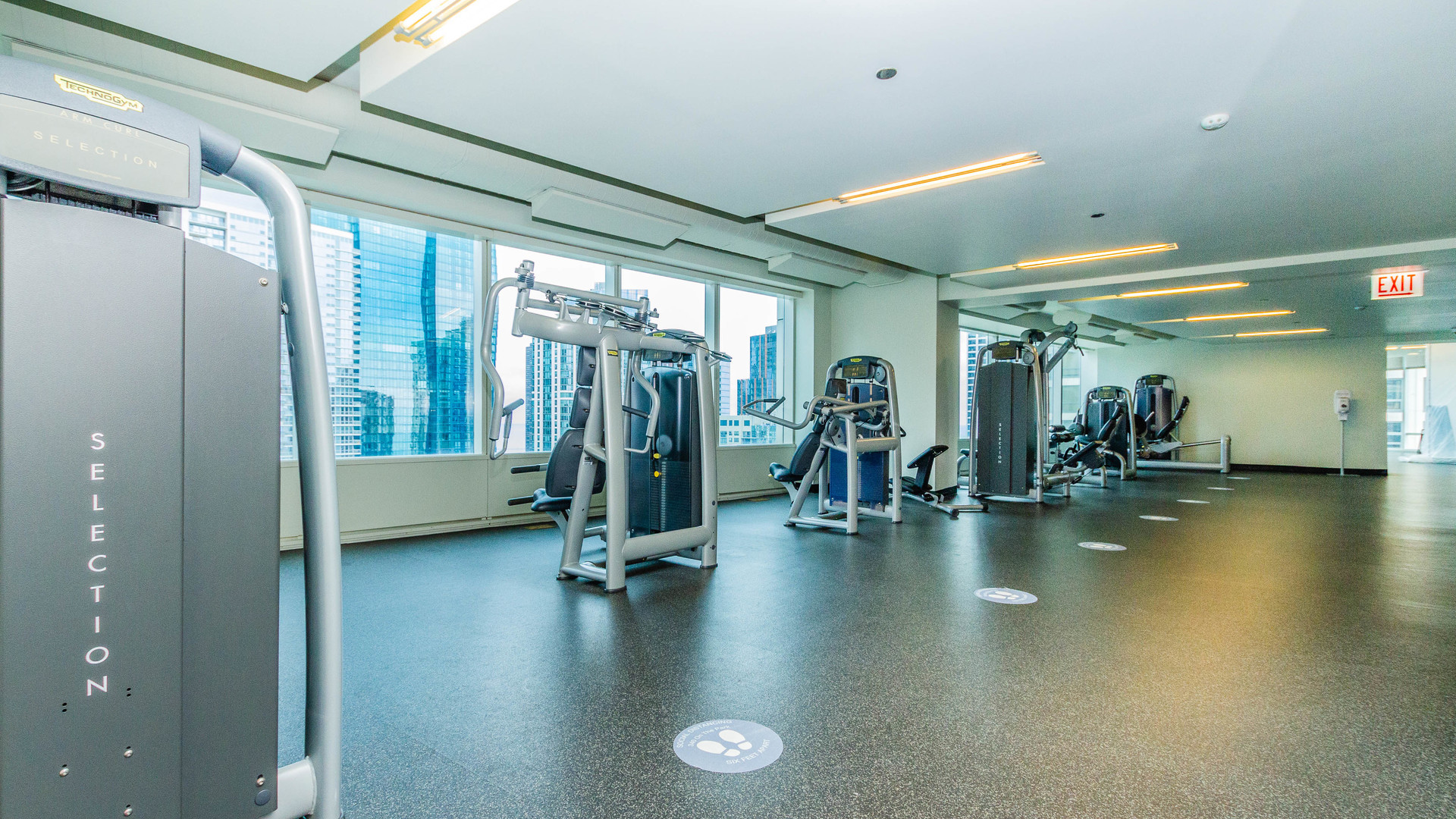 340 East Randolph Street, Unit 1106 Chicago, IL 60601 - Photo 18 of 19 a view of a room with gym equipment