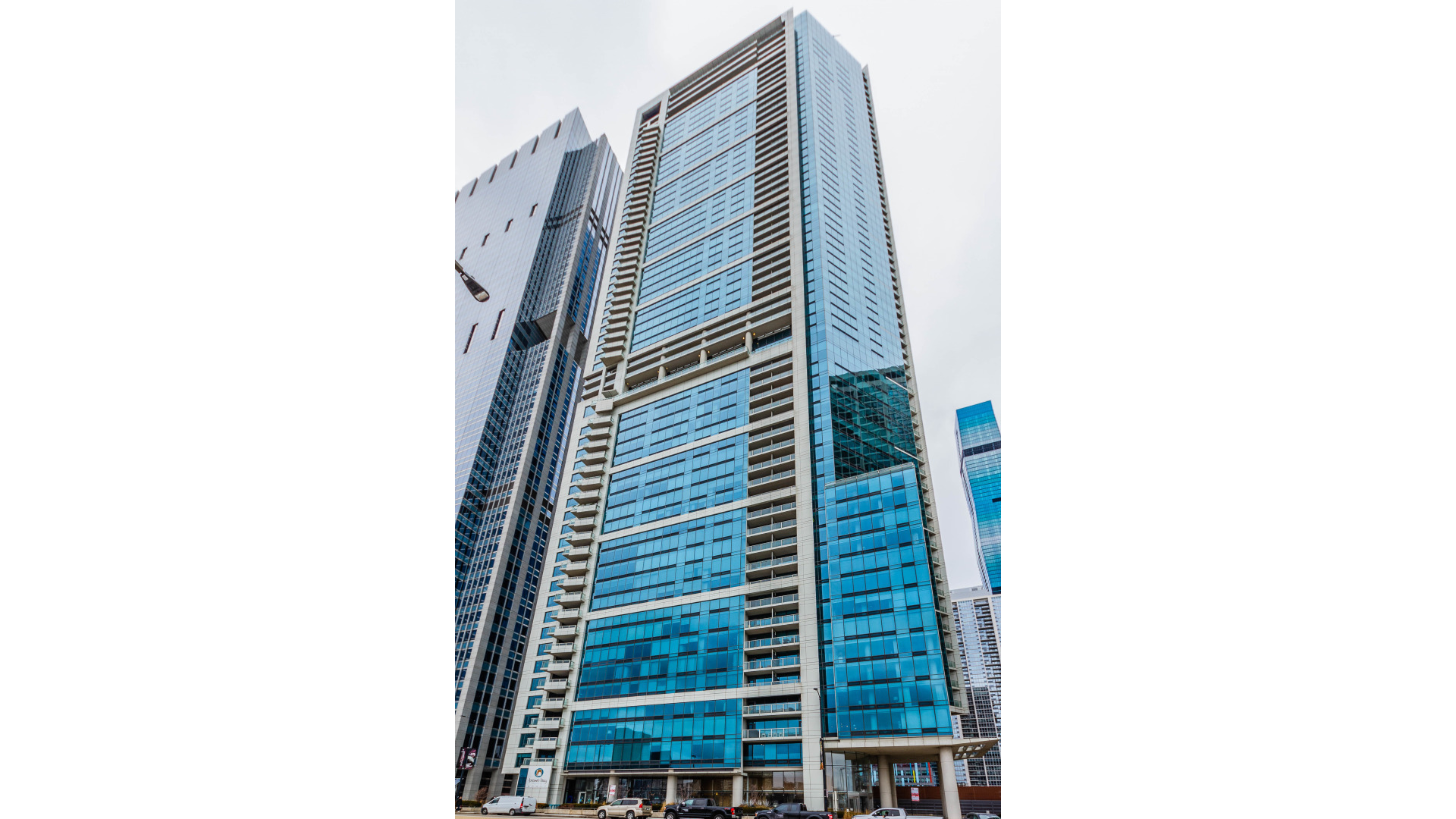 340 East Randolph Street, Unit 1106 Chicago, IL 60601 - Photo 2 of 19 a front view of a building