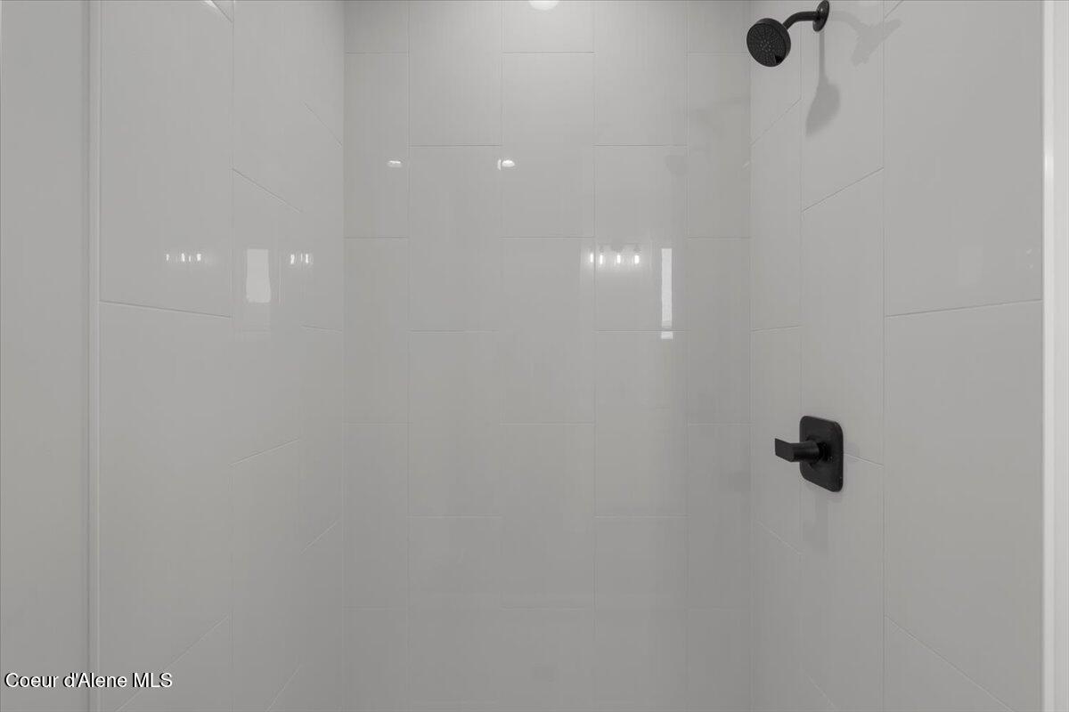 1047 Merideth Road Plummer, ID 83851 - Photo 20 of 56 22-Primary bathroom