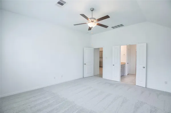 a view of empty room with ceiling fan