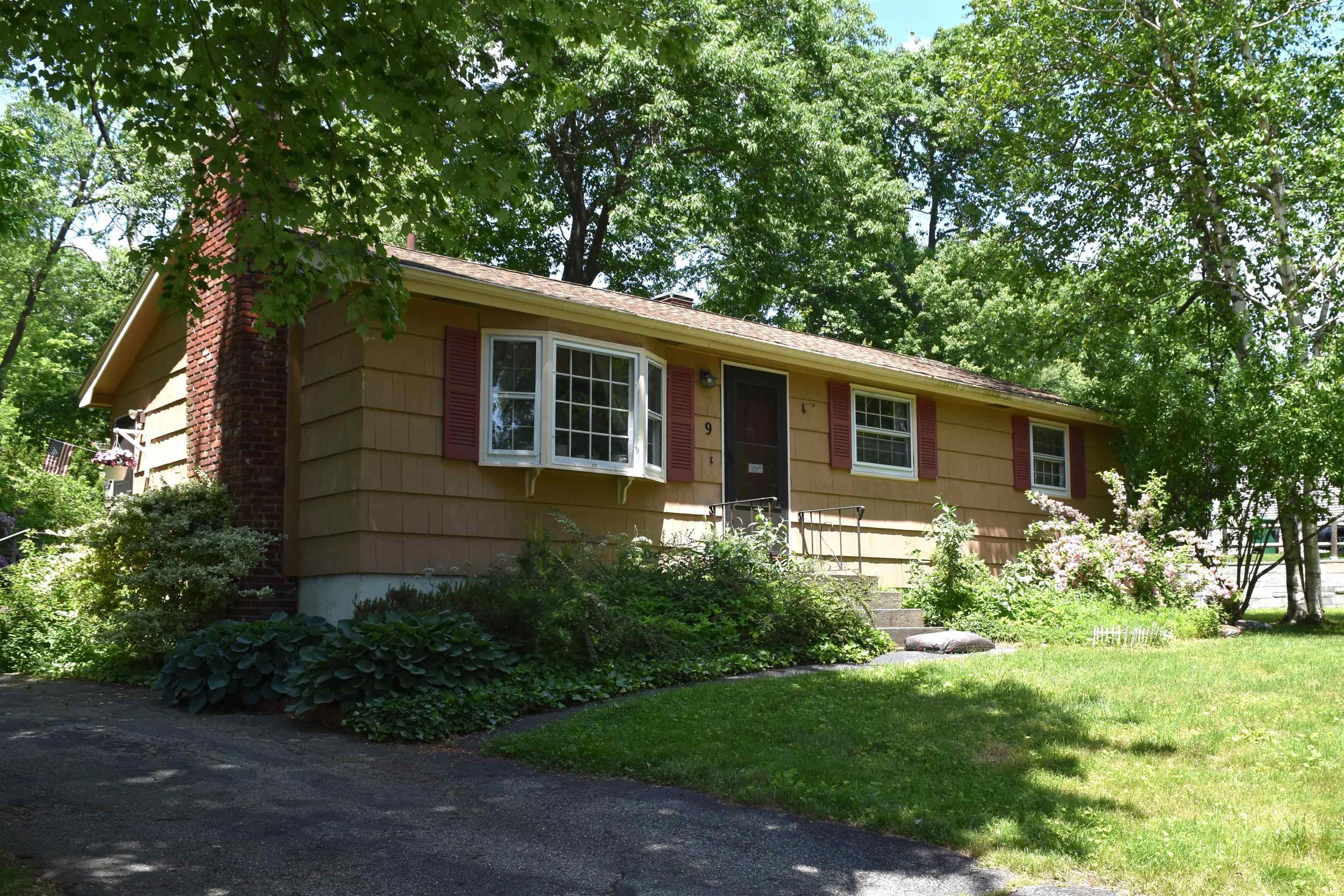 9 Cardiff Road Nashua, NH 03062 - Photo 2 of 25