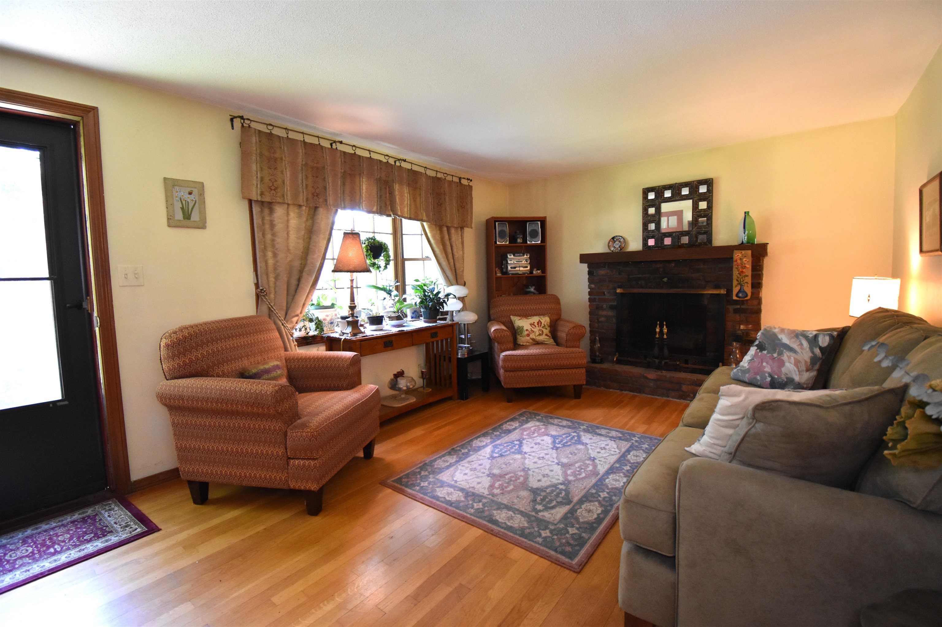 9 Cardiff Road Nashua, NH 03062 - Photo 3 of 25
