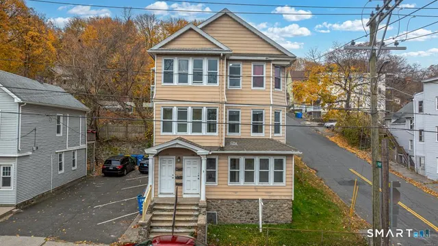 $2,200 | 146 Charles Street, Unit 2, Waterbury, CT 06708