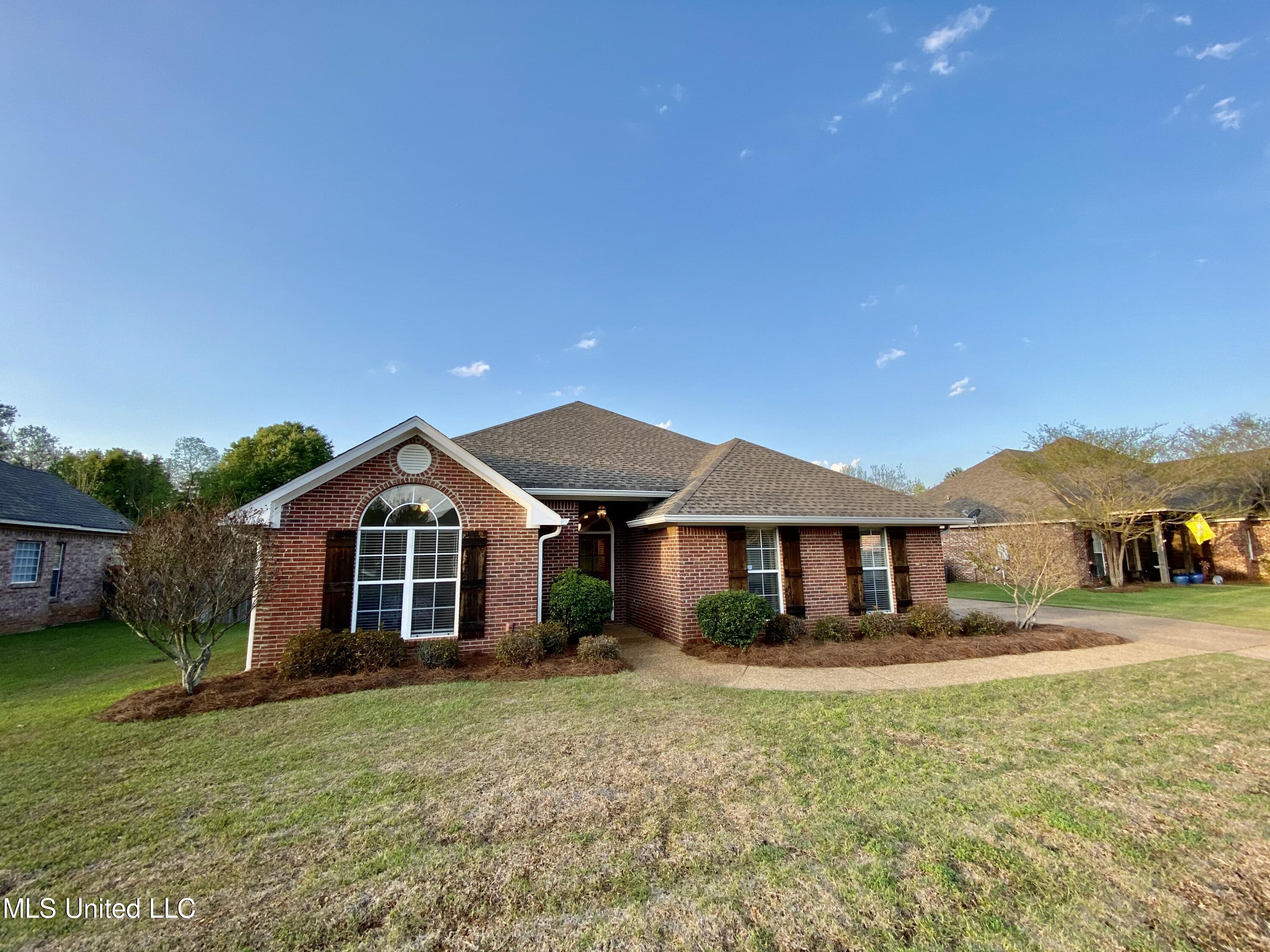 121 Kenzie Drive Madison, MS 39110 - Photo 1 of 31 IMG_2156