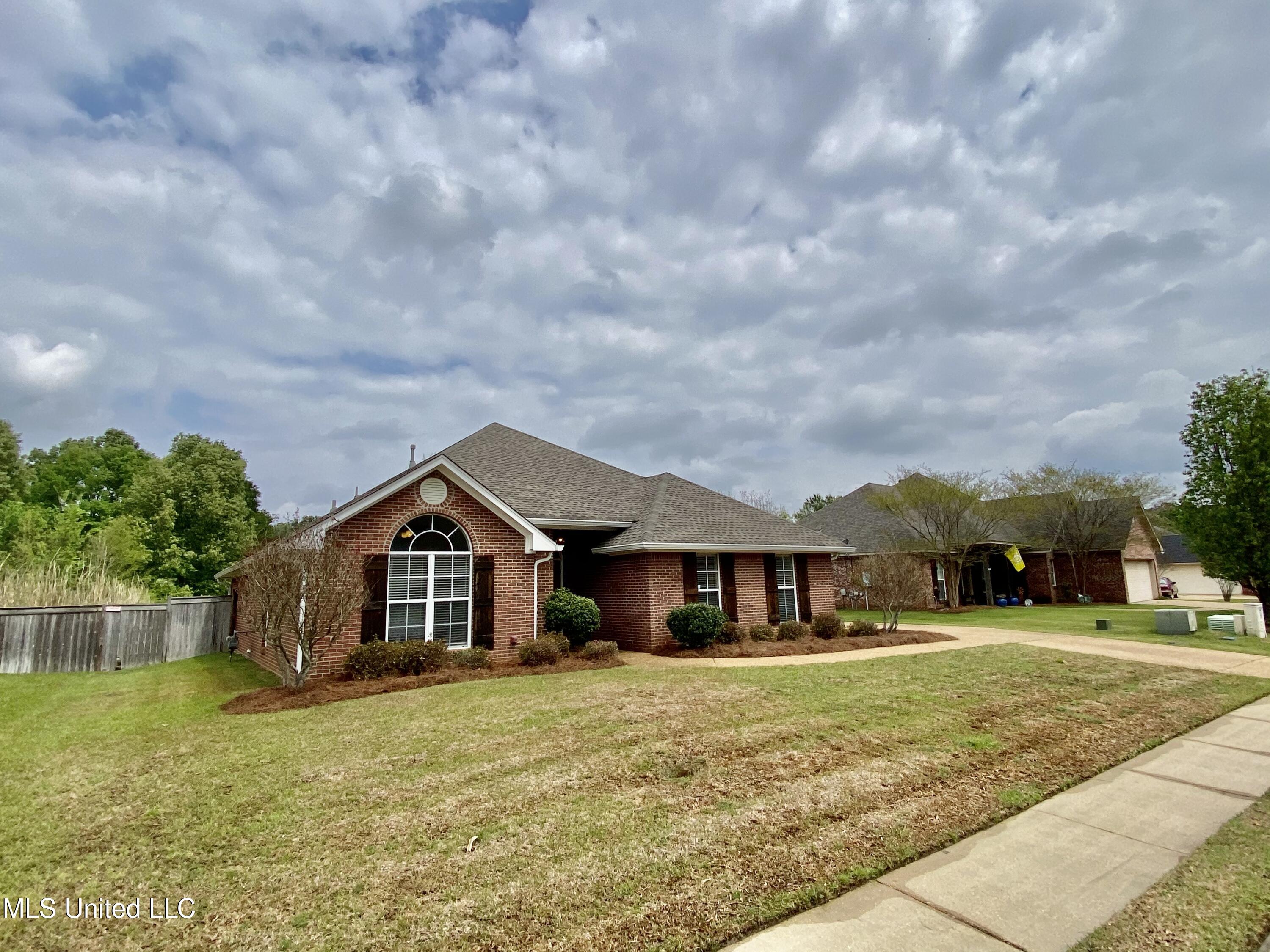 121 Kenzie Drive Madison, MS 39110 - Photo 4 of 31 IMG_2119