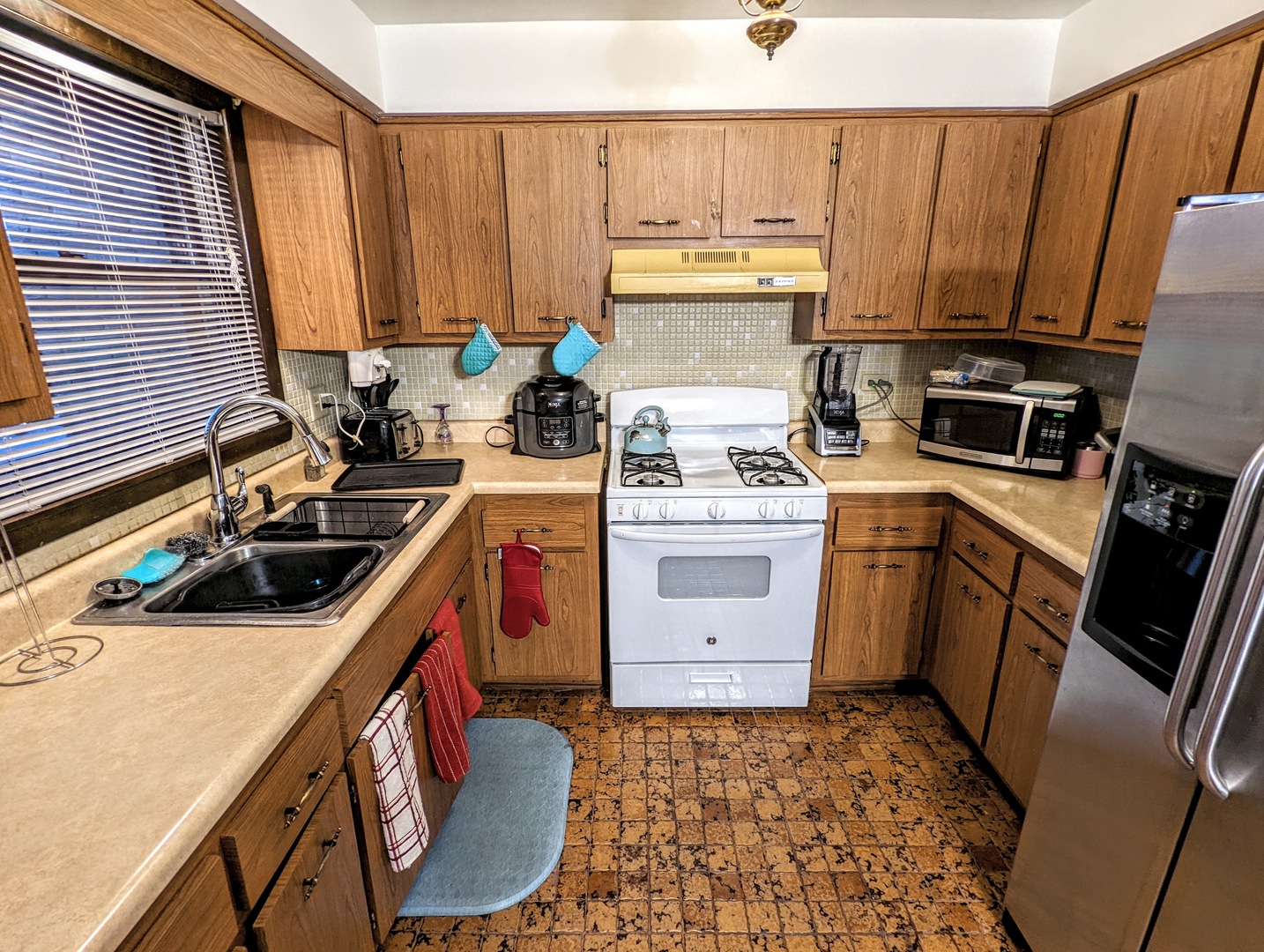 762 Pulaski Road Calumet City, IL 60409 - Photo 3 of 4 a kitchen with a sink stove and cabinets