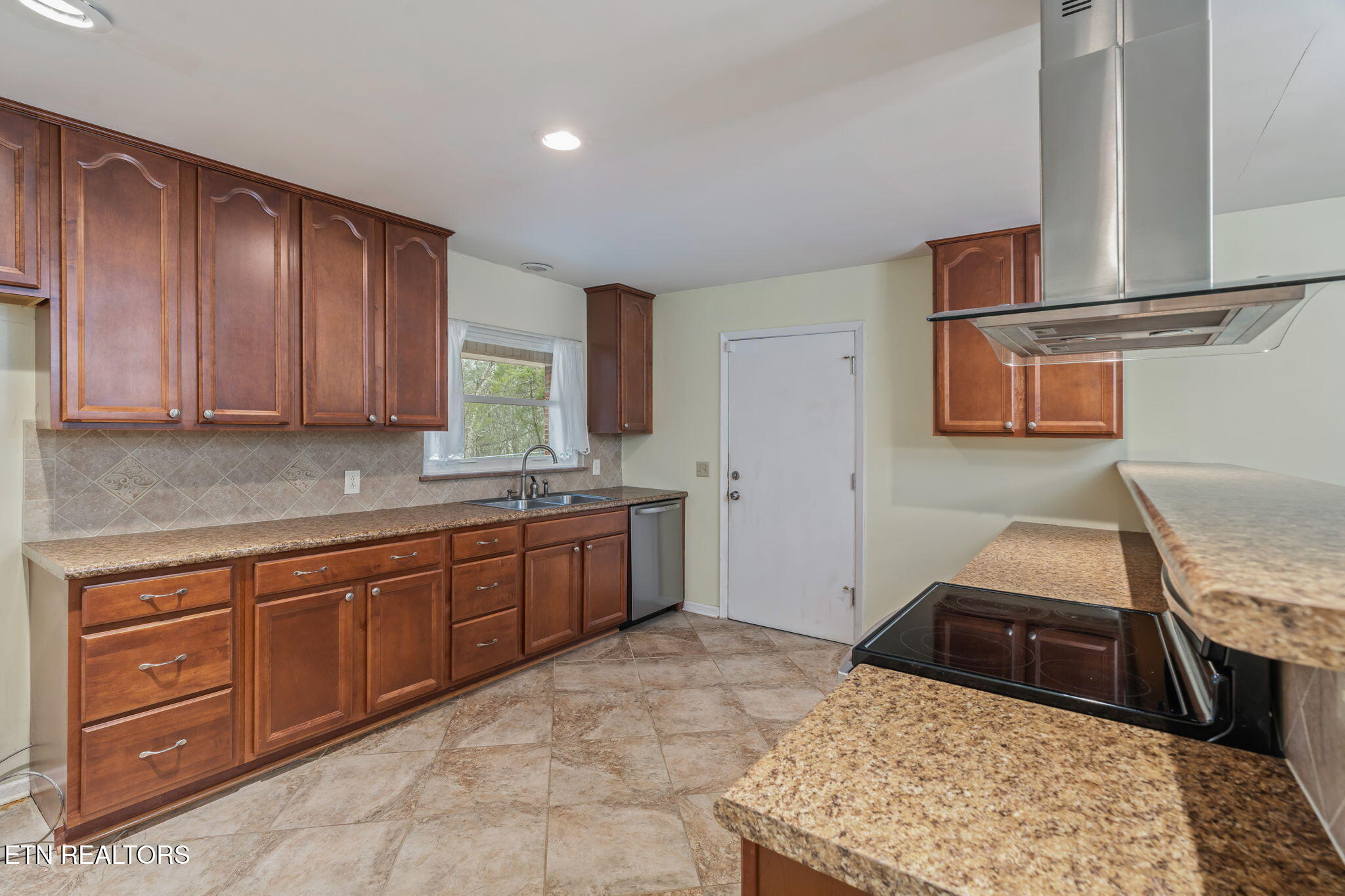 6515 Hammer Road Knoxville, TN 37924 - Photo 16 of 46 16-web-or-mls-6515 Hammer Road-16