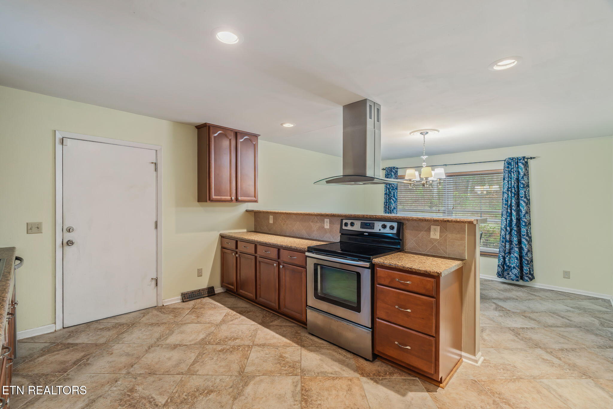 6515 Hammer Road Knoxville, TN 37924 - Photo 17 of 46 17-web-or-mls-6515 Hammer Road-17