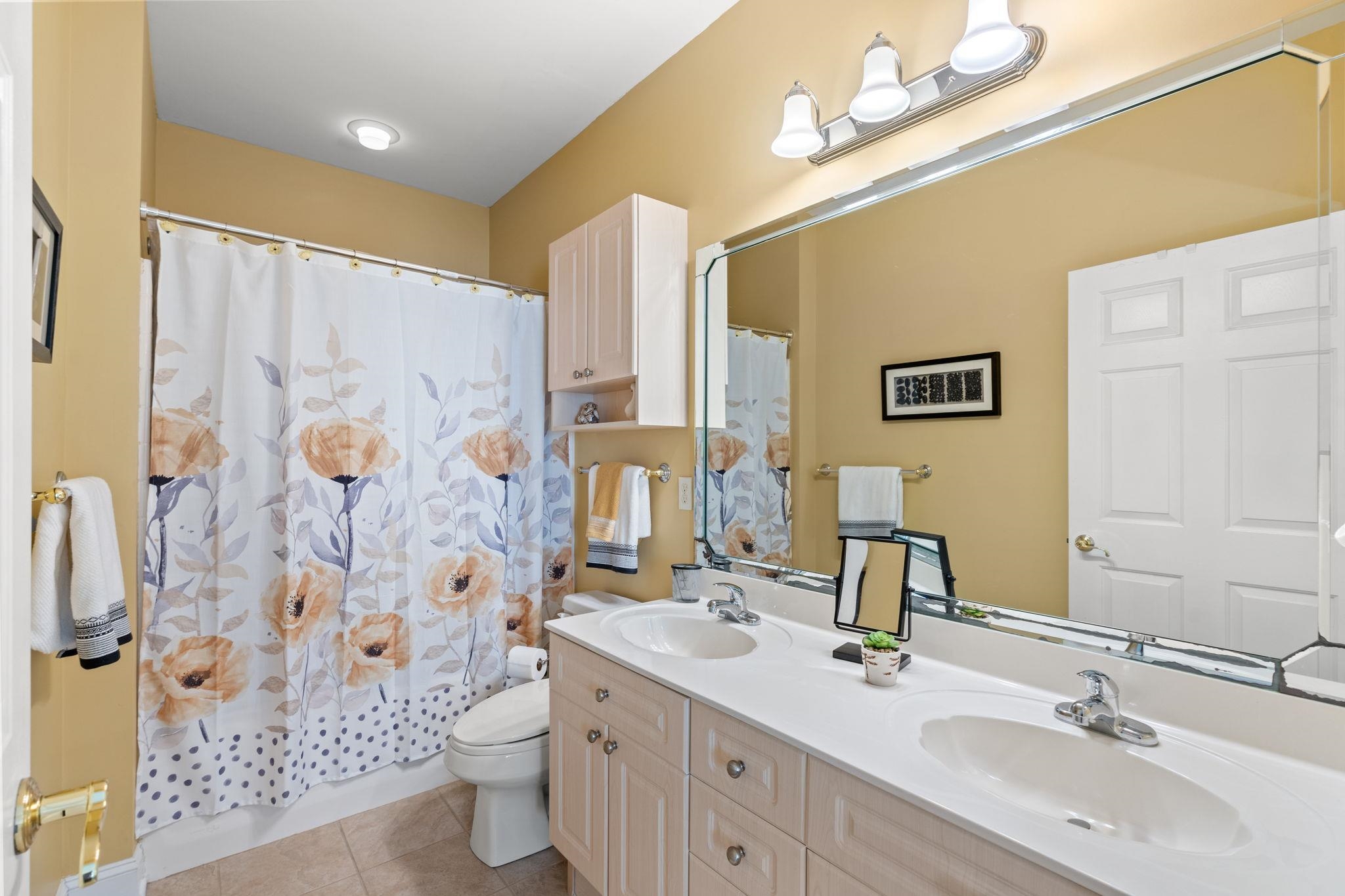 4895 Luster Leaf Circle, Unit 104 Myrtle Beach, SC 29577 - Photo 14 of 40 Features a large soaking tub and shower.