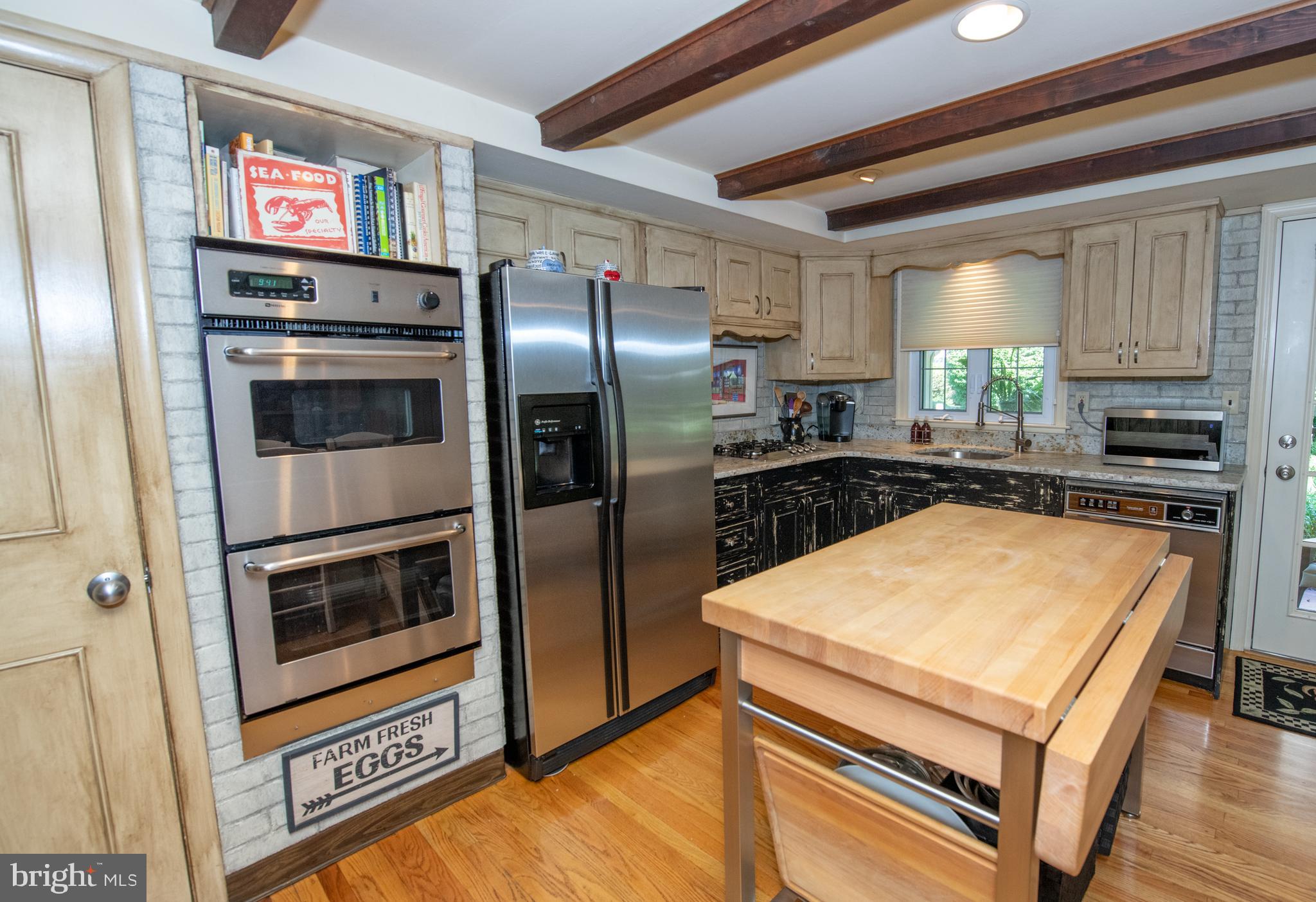 318 Belair Road Southampton, PA 18966 - Photo 33 of 76 Kitchen - view of double over and side/side frig