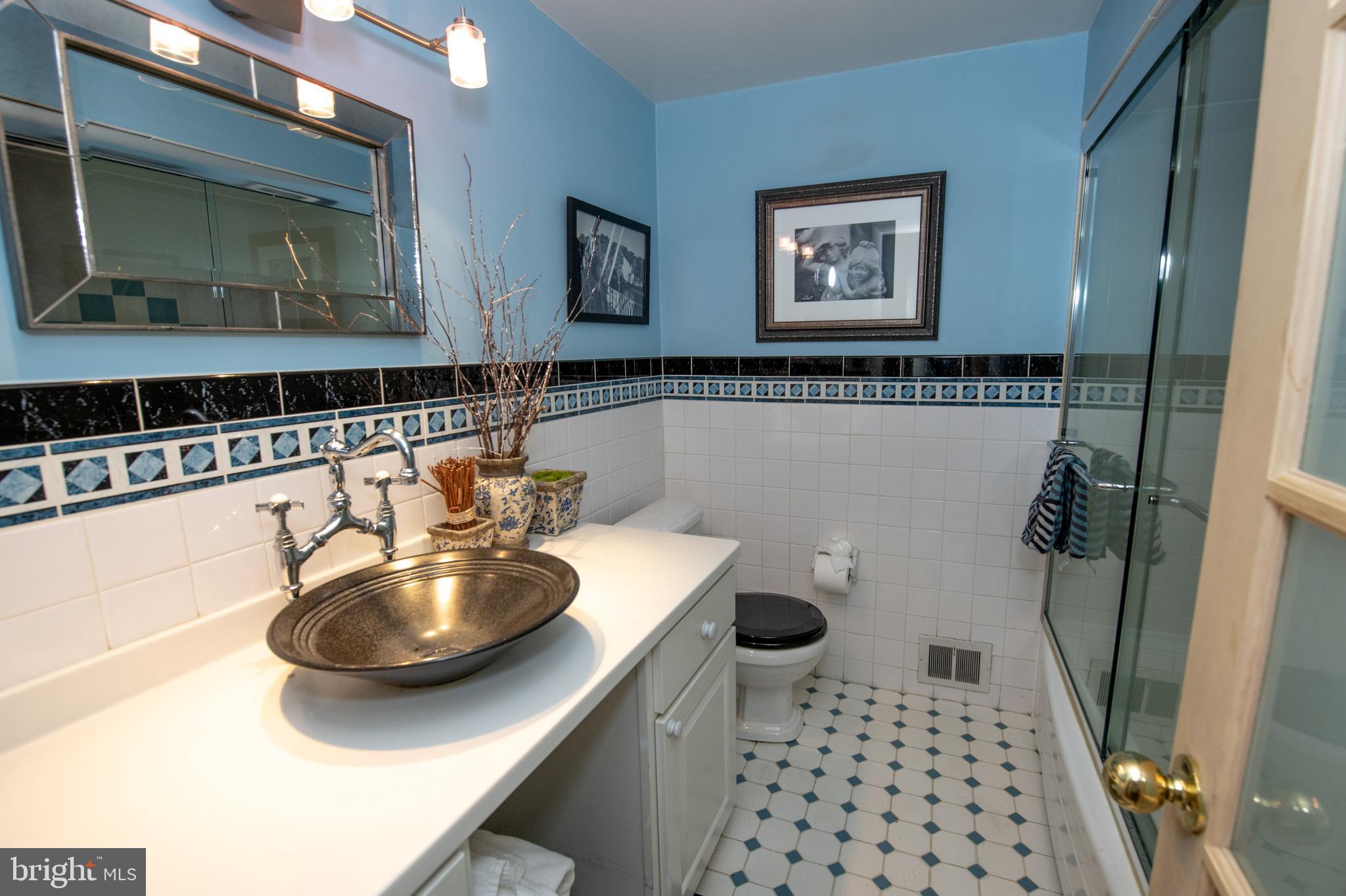 318 Belair Road Southampton, PA 18966 - Photo 75 of 76 Bathroom #2 - Upgraded full bathrm with tub/shower