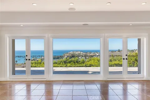 a view of a large window with an outdoor space