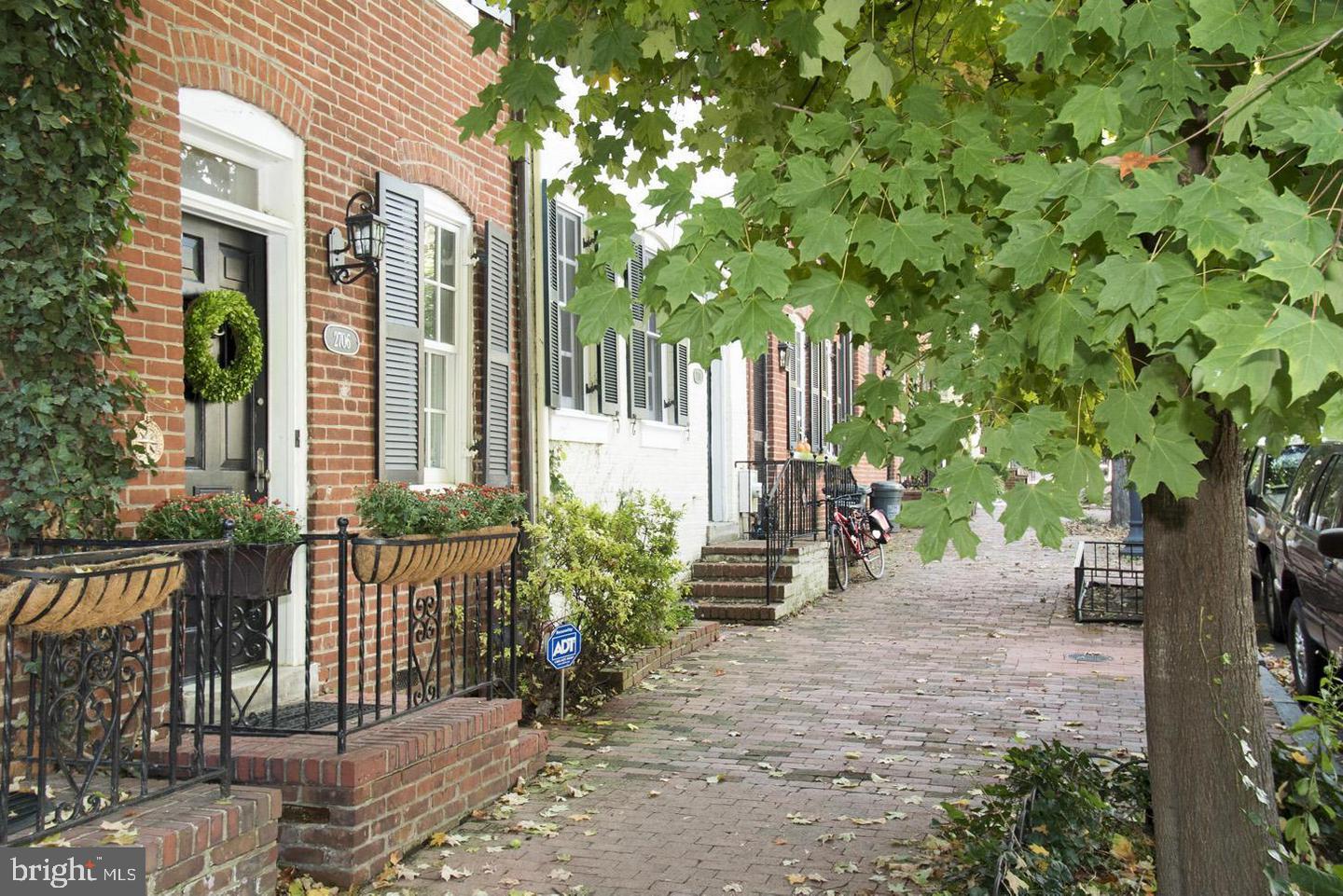 2706 N Street Northwest Washington, DC 20007 - Photo 2 of 21