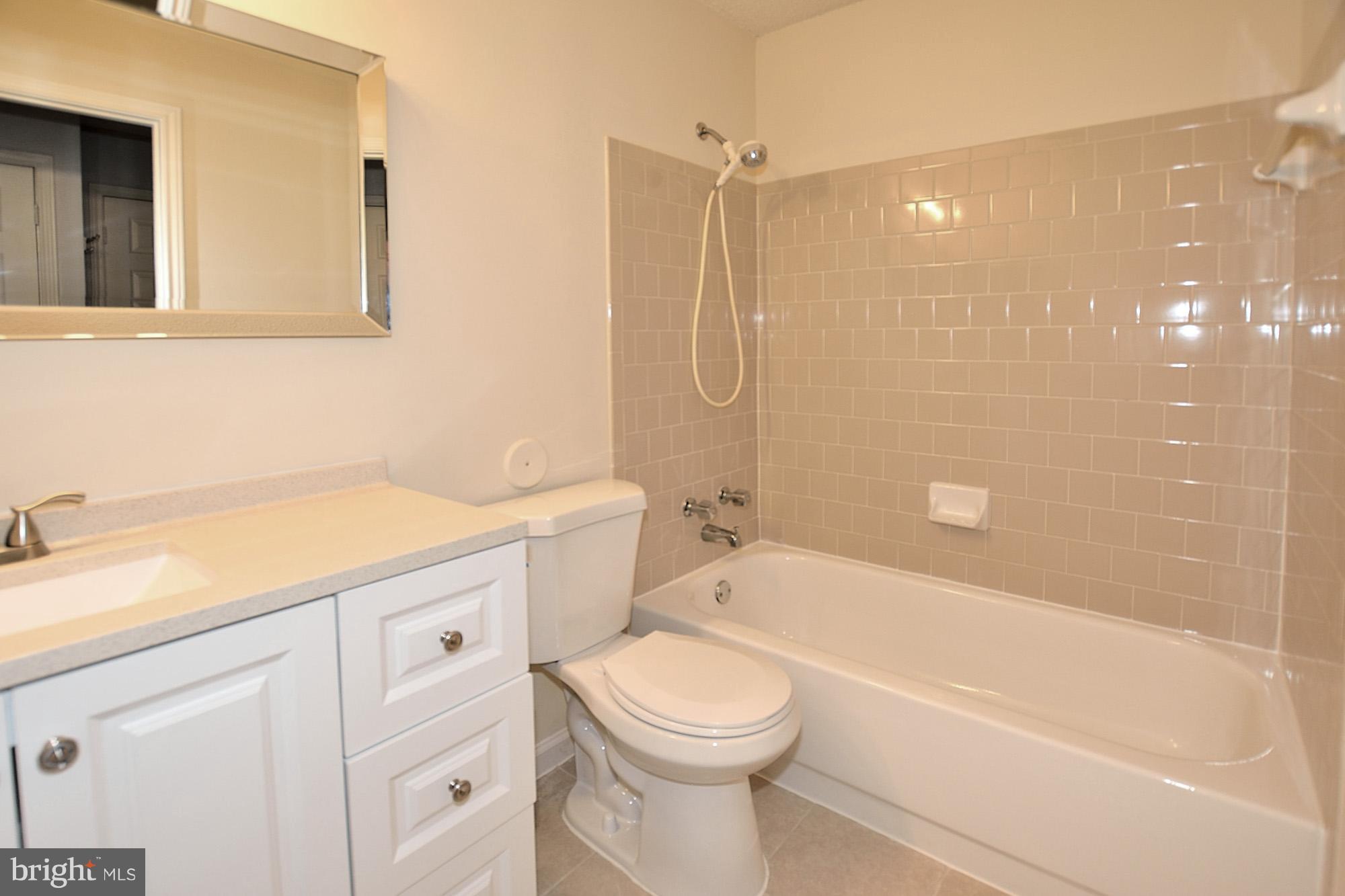 21029 Timber Ridge Terrace, Unit 101 Ashburn, VA 20147 - Photo 15 of 17 Bath