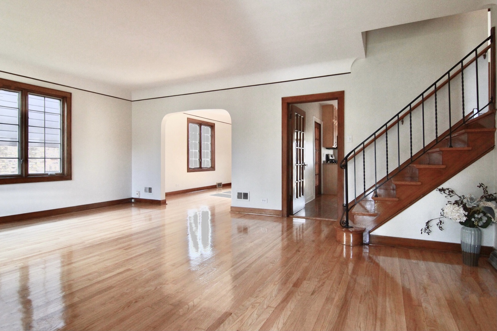 408 Selborne Road Riverside, IL 60546 - Photo 2 of 24