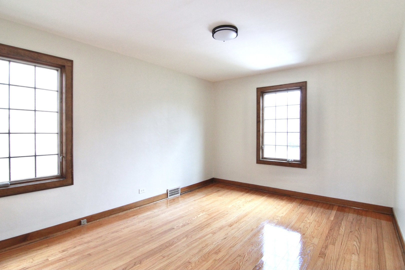 408 Selborne Road Riverside, IL 60546 - Photo 12 of 24