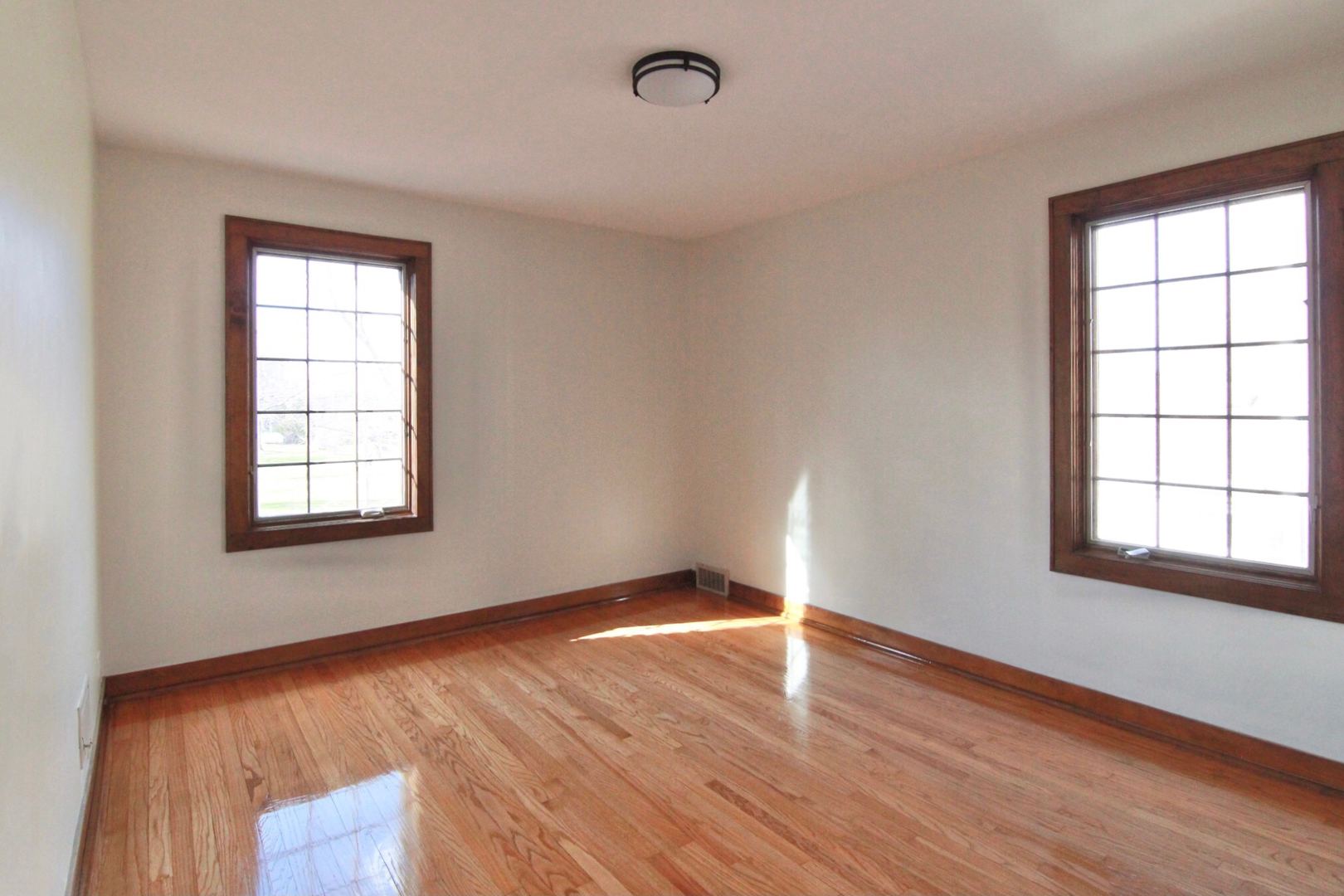 408 Selborne Road Riverside, IL 60546 - Photo 13 of 24