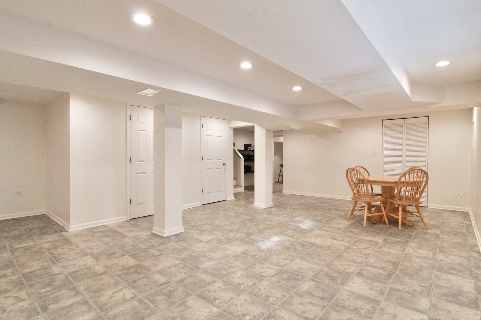 408 Selborne Road Riverside, IL 60546 - Photo 15 of 24