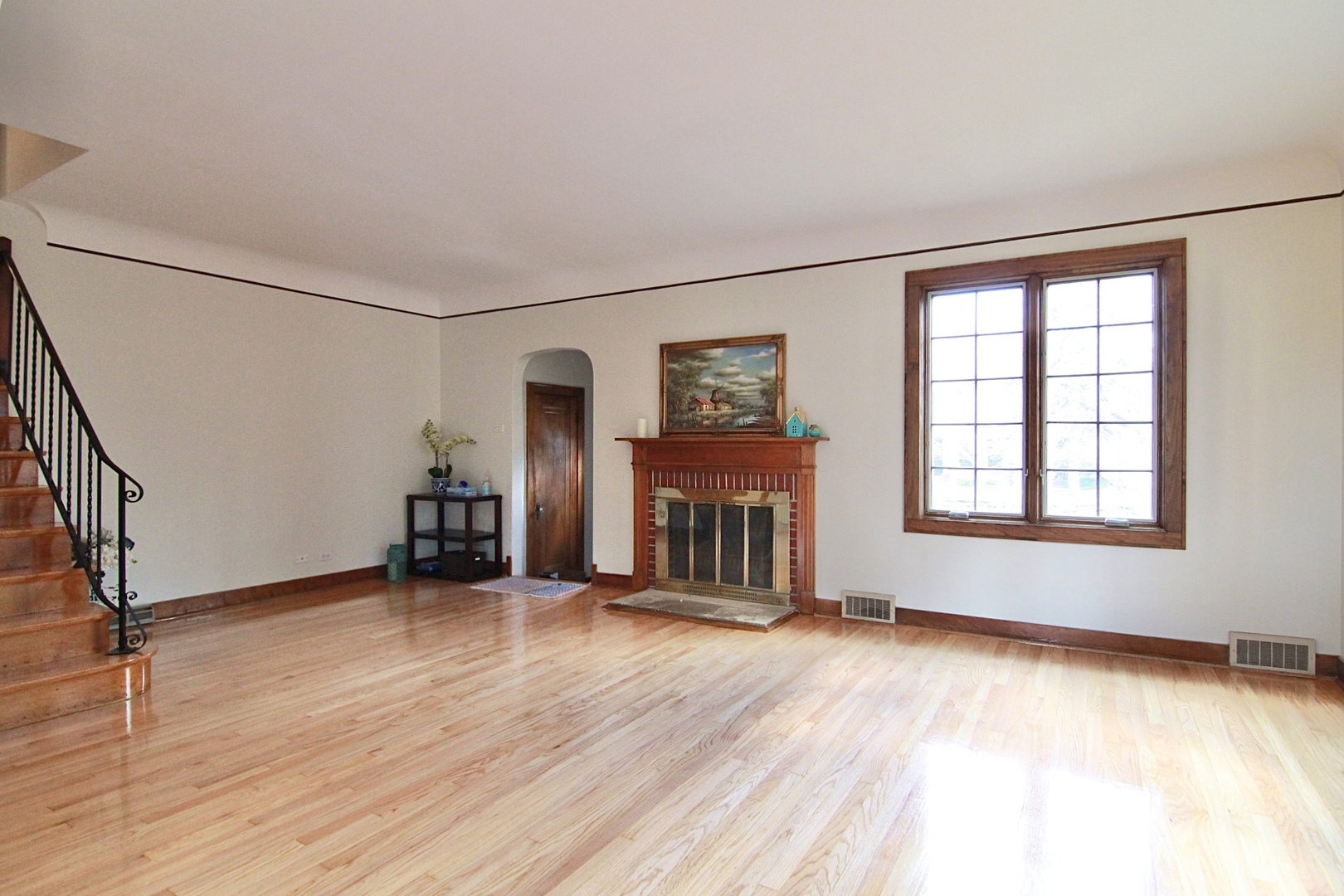 408 Selborne Road Riverside, IL 60546 - Photo 4 of 24