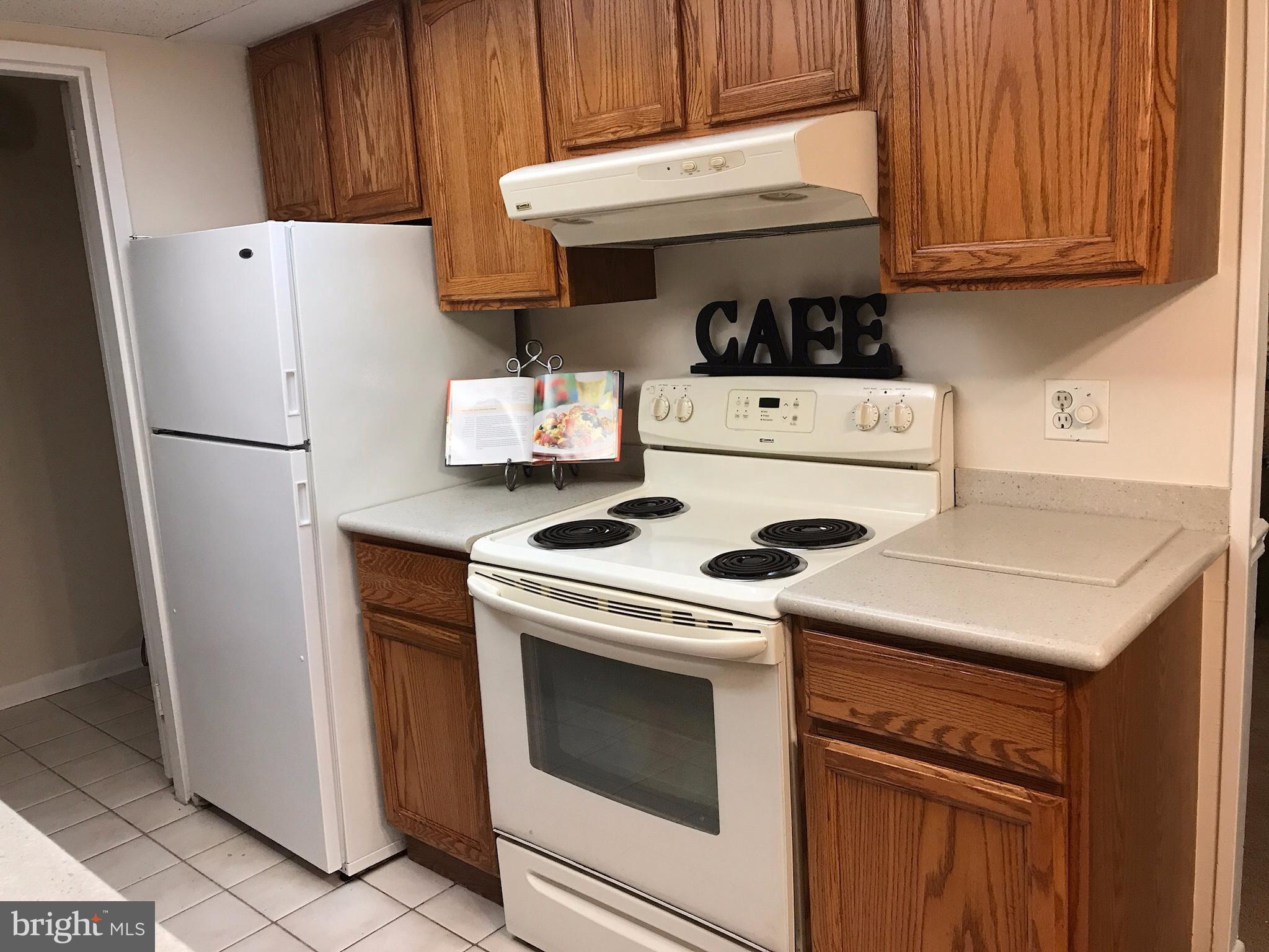 11629 Stoneview Square, Unit 21C Reston, VA 20191 - Photo 5 of 30 a kitchen with a stove and a refrigerator