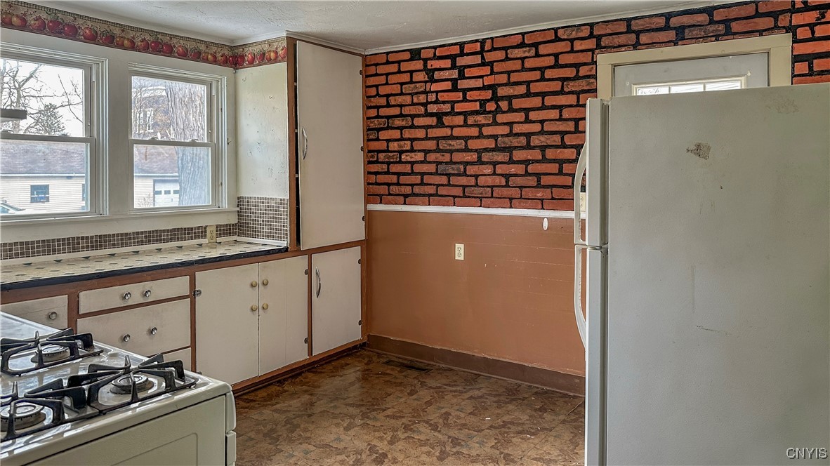 353 Lenox Avenue Oneida, NY 13421 - Photo 5 of 13