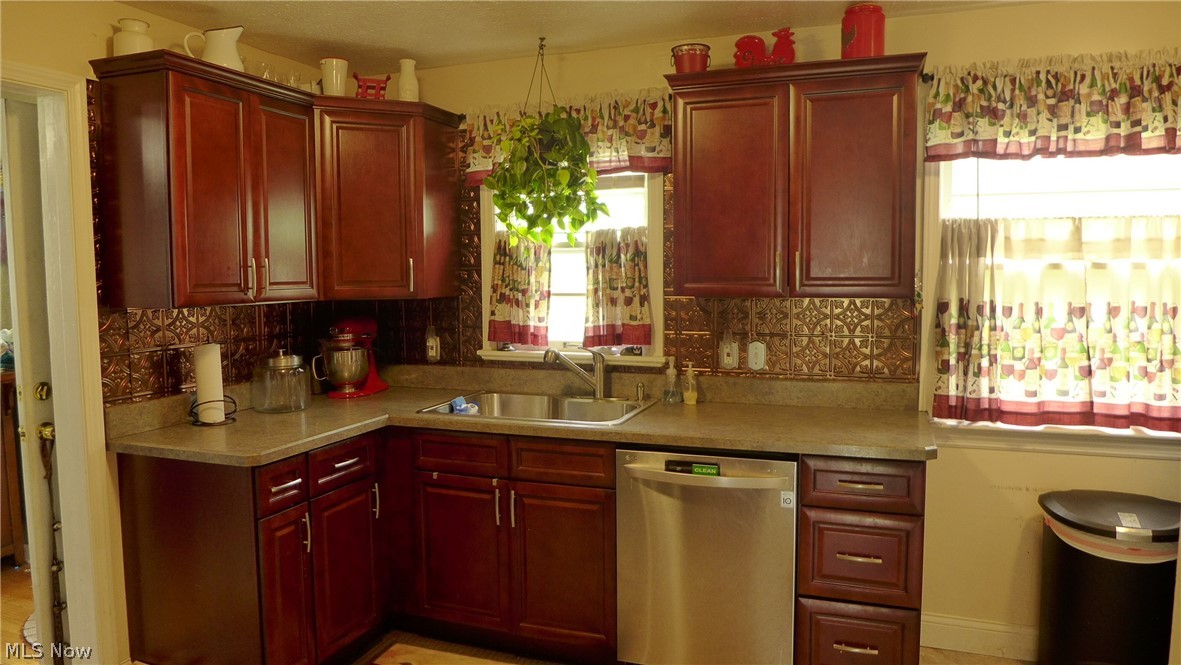 2275 North Taylor Road Cleveland, OH 44112 - Photo 5 of 12 Opposite View of Kitchen...fantastic countertops!