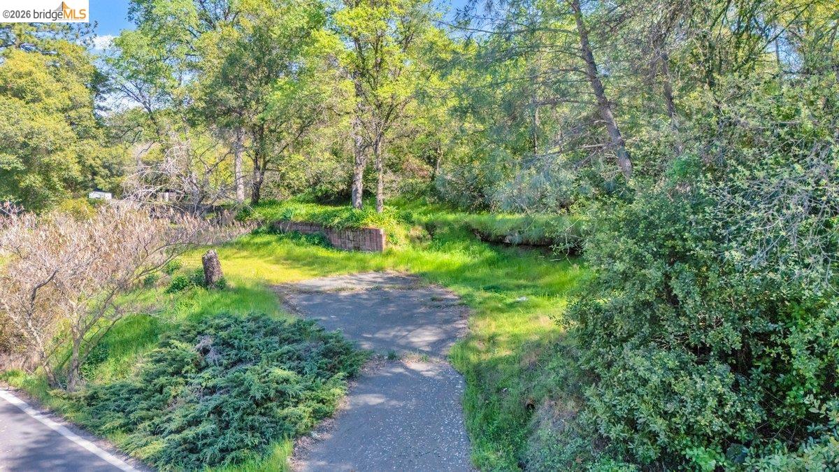 11965 Campo Seco Road Sonora, CA 95370 - Photo 2 of 12 View of property's community