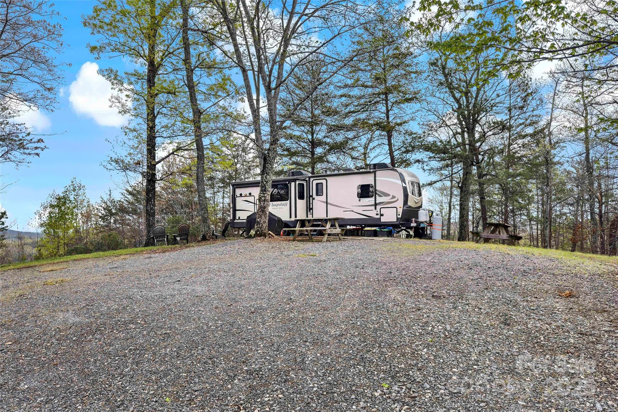 a view of a house with backyard and trees