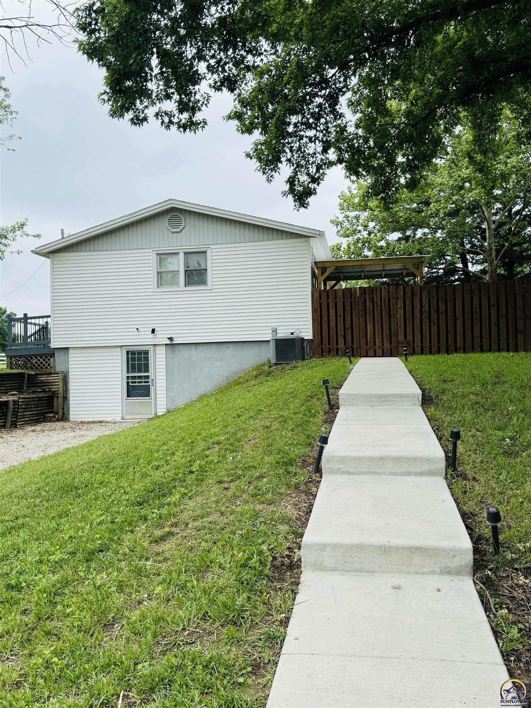 320 Northeast 58th Street Topeka, KS 66617 - Photo 38 of 49