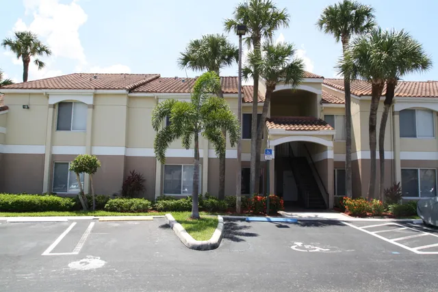 $1,900 | 815 West Boynton Beach Boulevard, Unit 10203, Boynton Beach, FL 33426