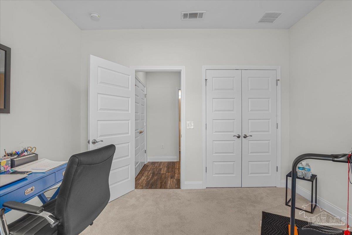 441 Broadleaf Circle Cantonment, FL 32533 - Photo 31 of 42 a living room with furniture