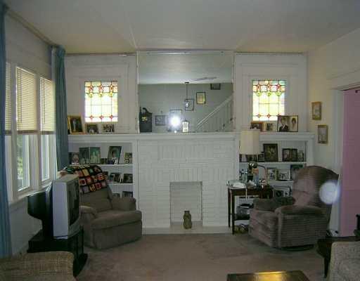 2423 Old Greentree Road Carnegie, PA 15106 - Photo 3 of 8 Living Room.