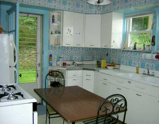 2423 Old Greentree Road Carnegie, PA 15106 - Photo 6 of 8 Kitchen.