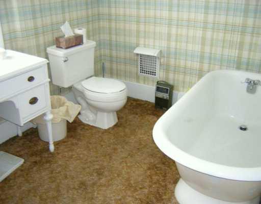 2423 Old Greentree Road Carnegie, PA 15106 - Photo 8 of 8 Master Bath/Spa.