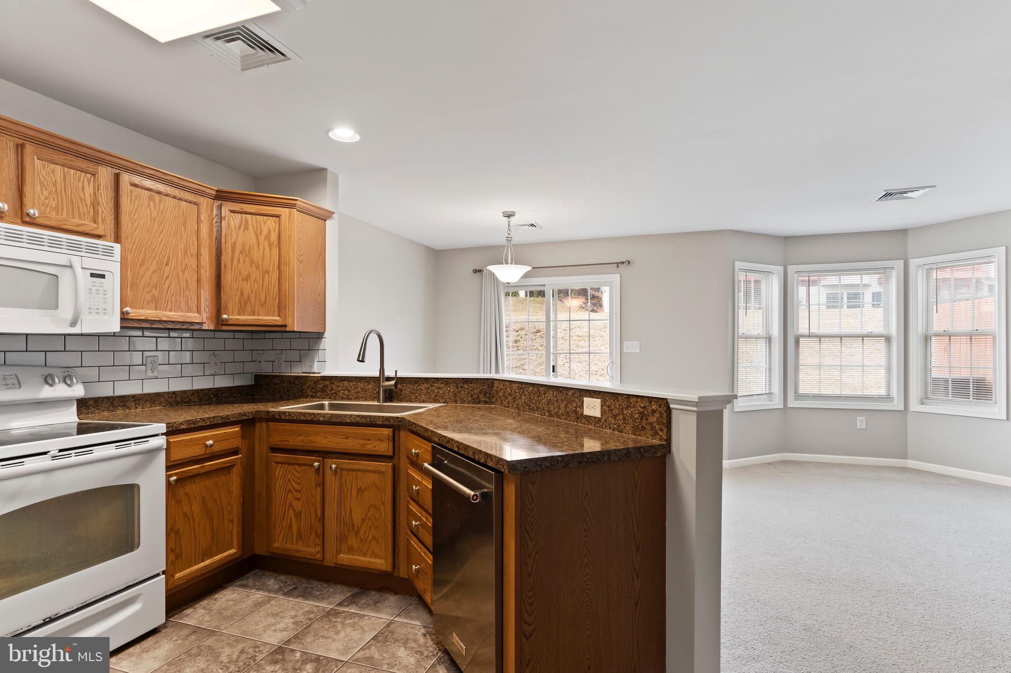 132 Oaklea Road Harrisburg, PA 17110 - Photo 9 of 56