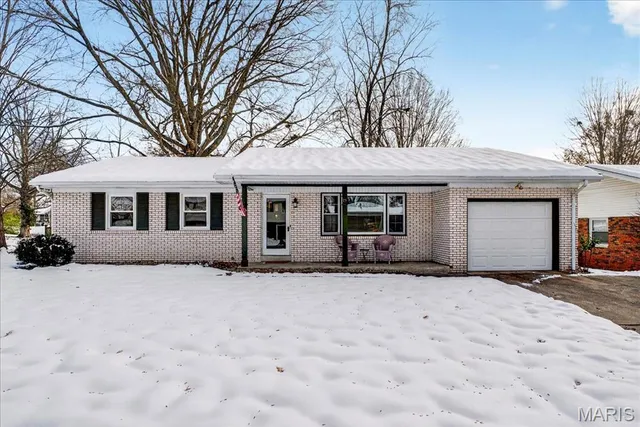 $265,000 | 15 Biscayne Drive, Edwardsville, IL 62025