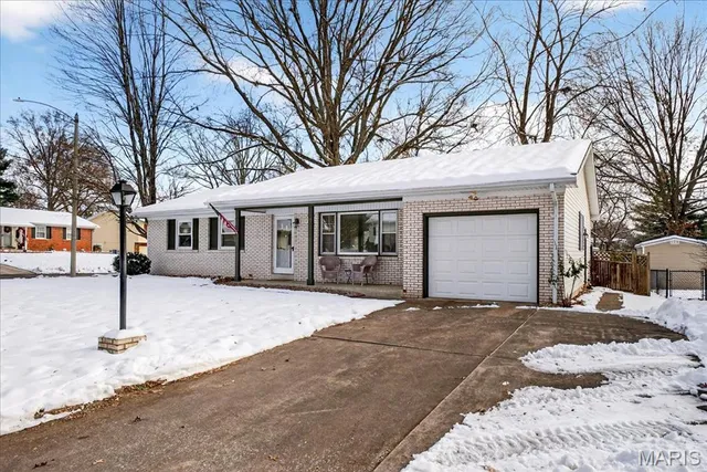 $265,000 | 15 Biscayne Drive, Edwardsville, IL 62025