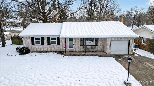 $265,000 | 15 Biscayne Drive, Edwardsville, IL 62025