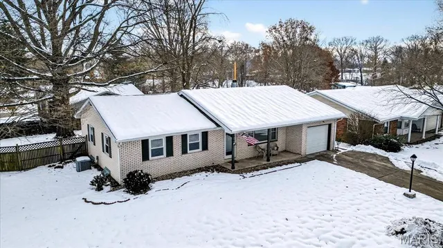$265,000 | 15 Biscayne Drive, Edwardsville, IL 62025