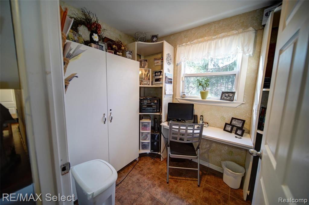 4045 East Carpenter Road Flint, MI 48506 - Photo 15 of 50
