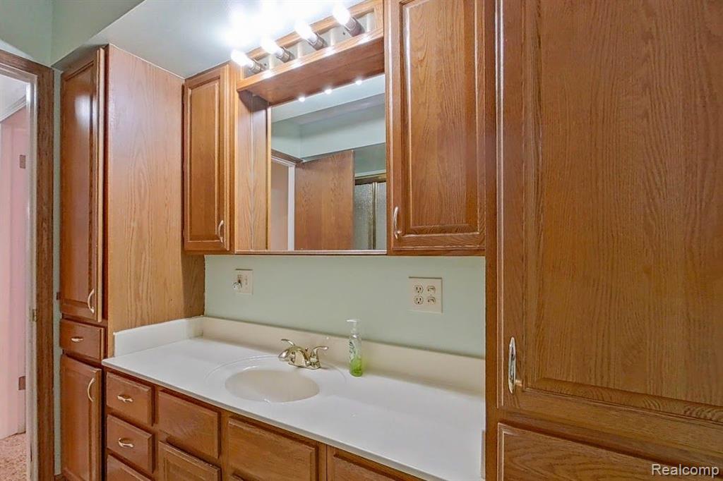 9453 White Lake Road Fenton, MI 48430 - Photo 25 of 48
