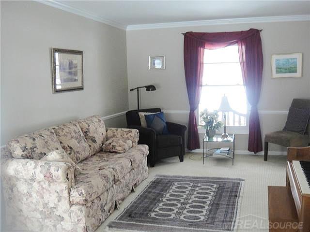 430 Tanglewood Drive Rochester Hills, MI 48309 - Photo 2 of 10