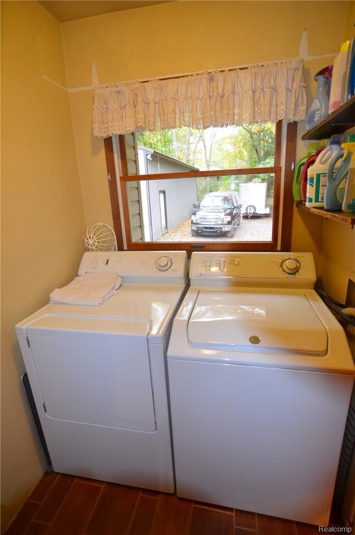 3800 Clyde Road Holly, MI 48442 - Photo 29 of 30 SQUEAKY CLEAN HUGE MUDROOM / LAUNDRY
