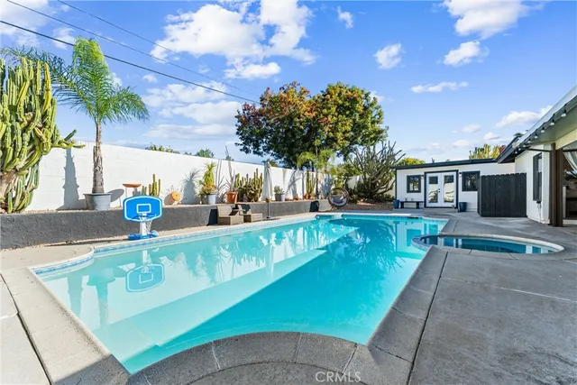 $1,275,000 | 207 East Blue Mountain Way, Claremont, CA 91711