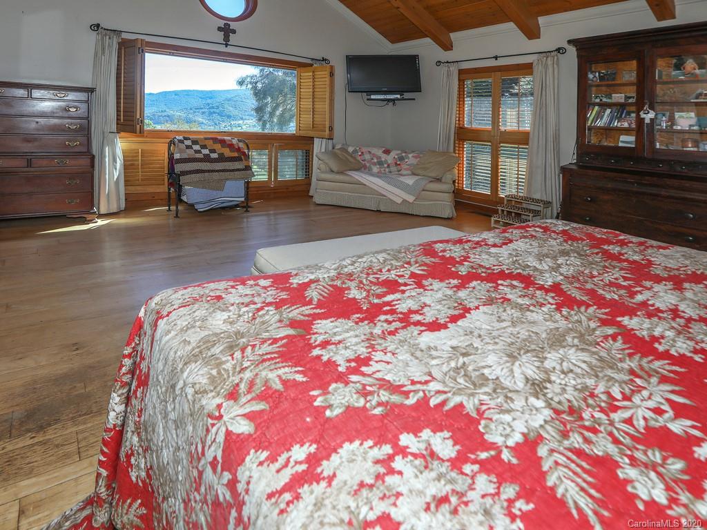 950 Walker Road Waynesville, NC 28786 - Photo 12 of 29 a bed room with a bed
