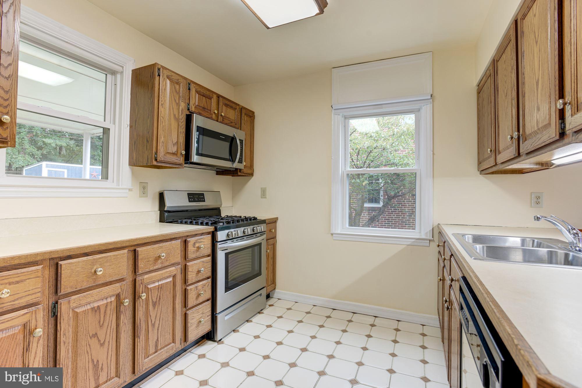 608 Warwick Road Baltimore, MD 21229 - Photo 11 of 33 Kitchen