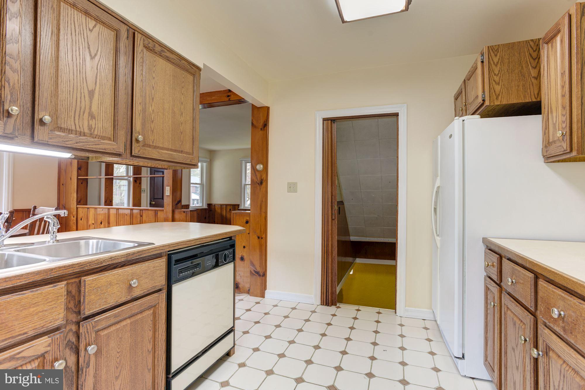 608 Warwick Road Baltimore, MD 21229 - Photo 13 of 33 Kitchen